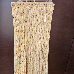 Max Studio Pleated Midi Skirt – Soft Yellow Floral Print